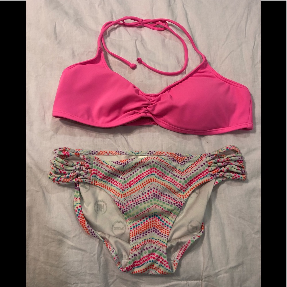 VS-Pink Swim Wear. Top size M. Bottom size S.